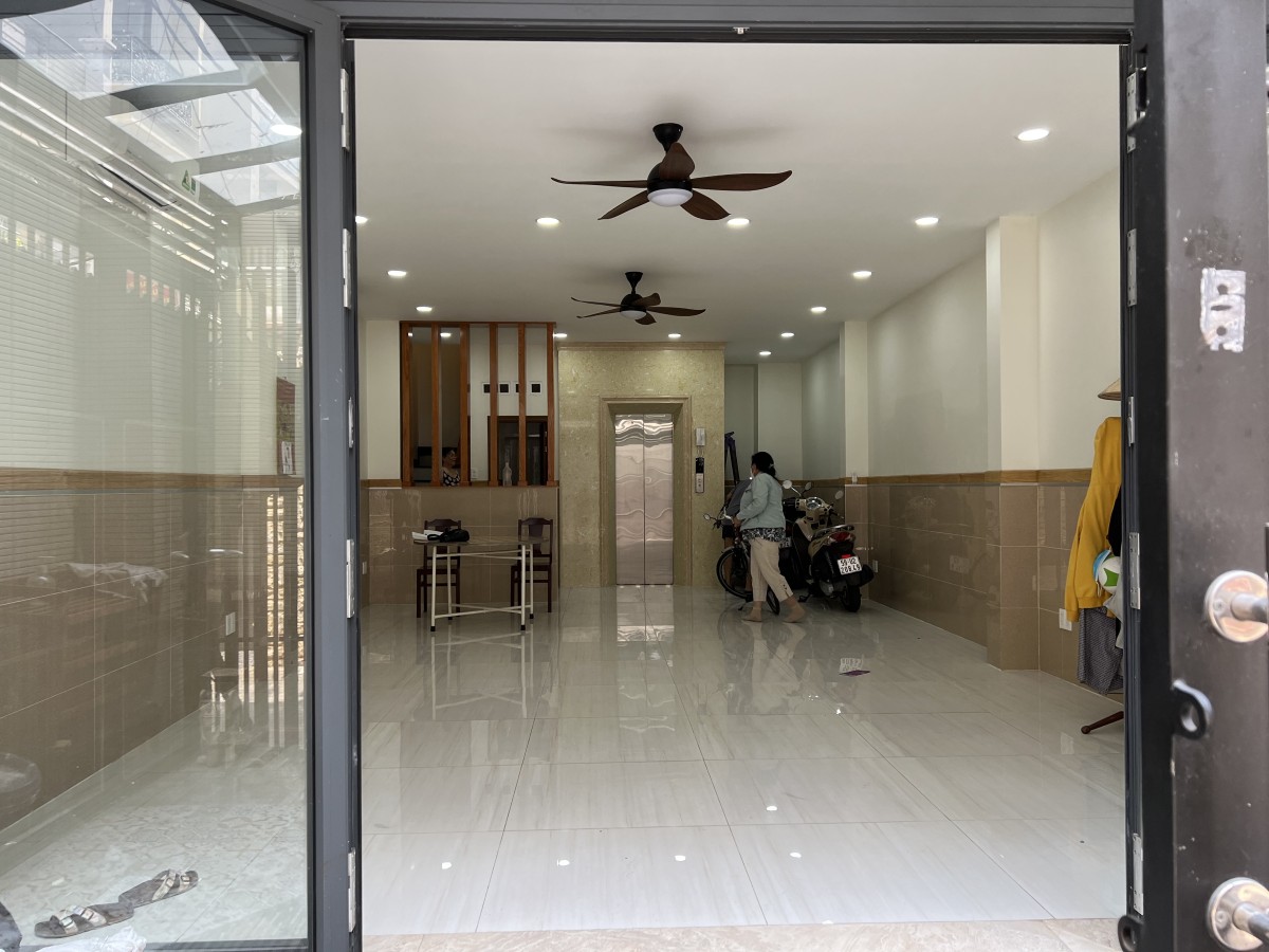 Chính chủ cho thuê tầng trệt 70m2 đường Thành Thái, quận 10